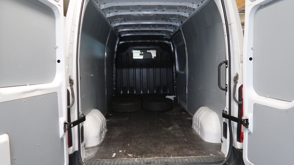 Nissan NV400 vaihtoauto