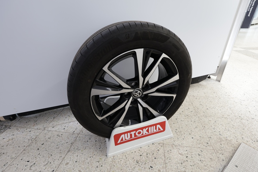 Toyota C-HR vaihtoauto