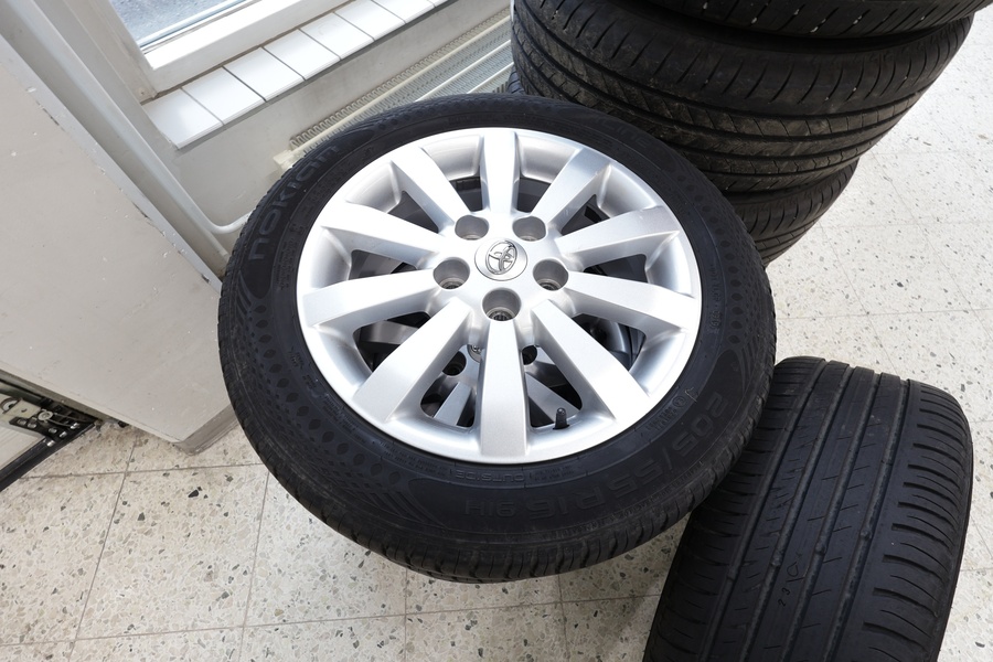 Toyota Auris vaihtoauto