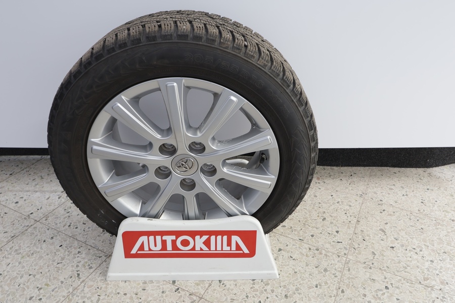 Toyota Auris vaihtoauto