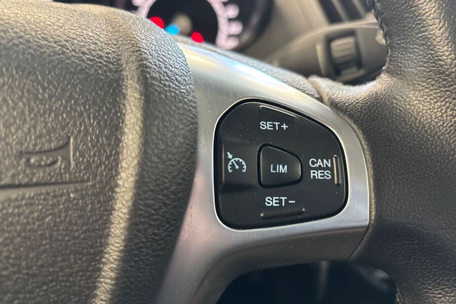 Ford Transit Courier vaihtoauto