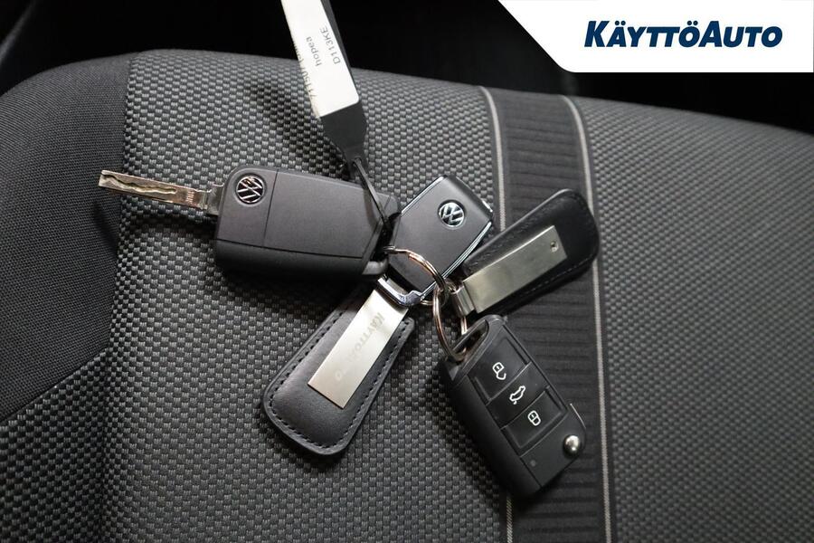 Volkswagen T-Roc vaihtoauto