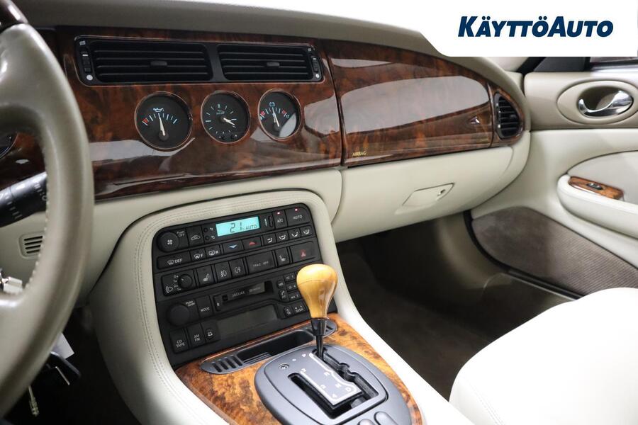 Jaguar XKR vaihtoauto