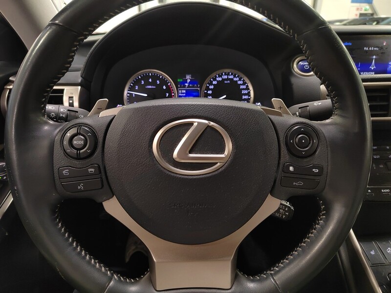 Lexus IS vaihtoauto