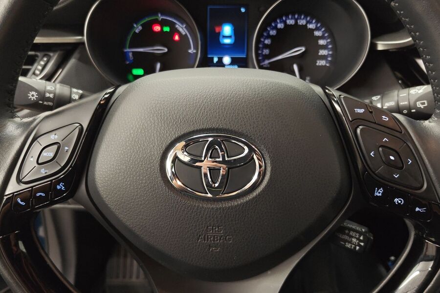 Toyota C-HR vaihtoauto