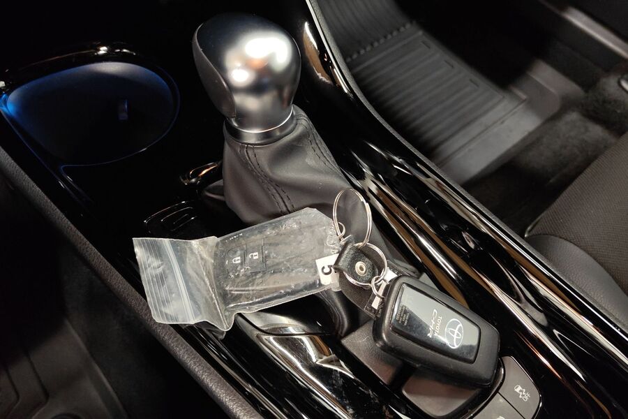 Toyota C-HR vaihtoauto