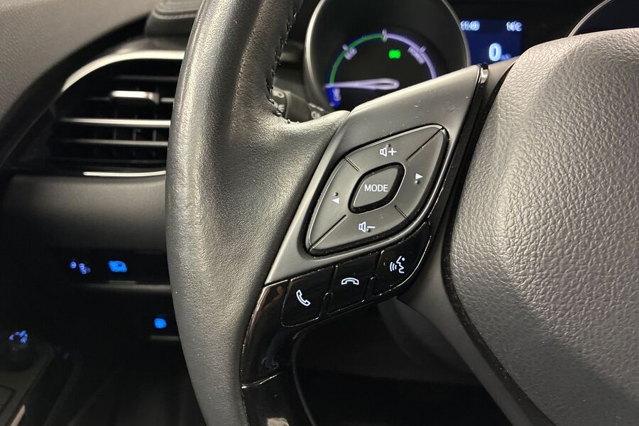 Toyota C-HR vaihtoauto