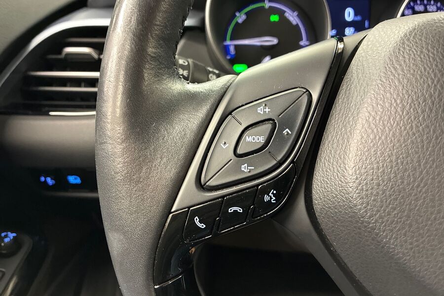 Toyota C-HR vaihtoauto