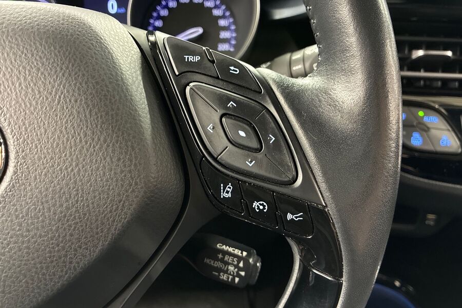 Toyota C-HR vaihtoauto