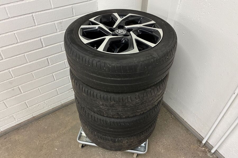 Toyota C-HR vaihtoauto