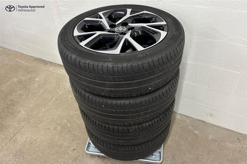 Toyota C-HR vaihtoauto