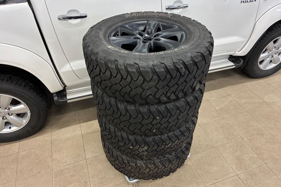 Toyota Hilux vaihtoauto