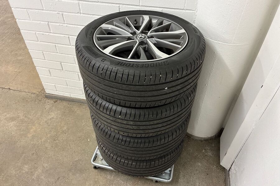 Toyota Avensis vaihtoauto