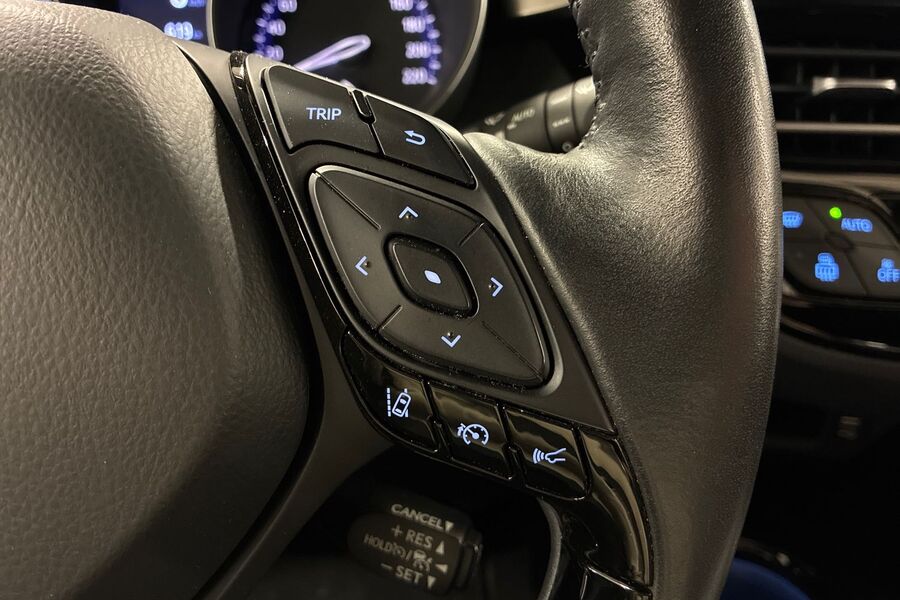 Toyota C-HR vaihtoauto