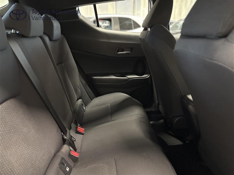 Toyota C-HR vaihtoauto