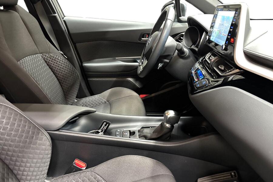 Toyota C-HR vaihtoauto