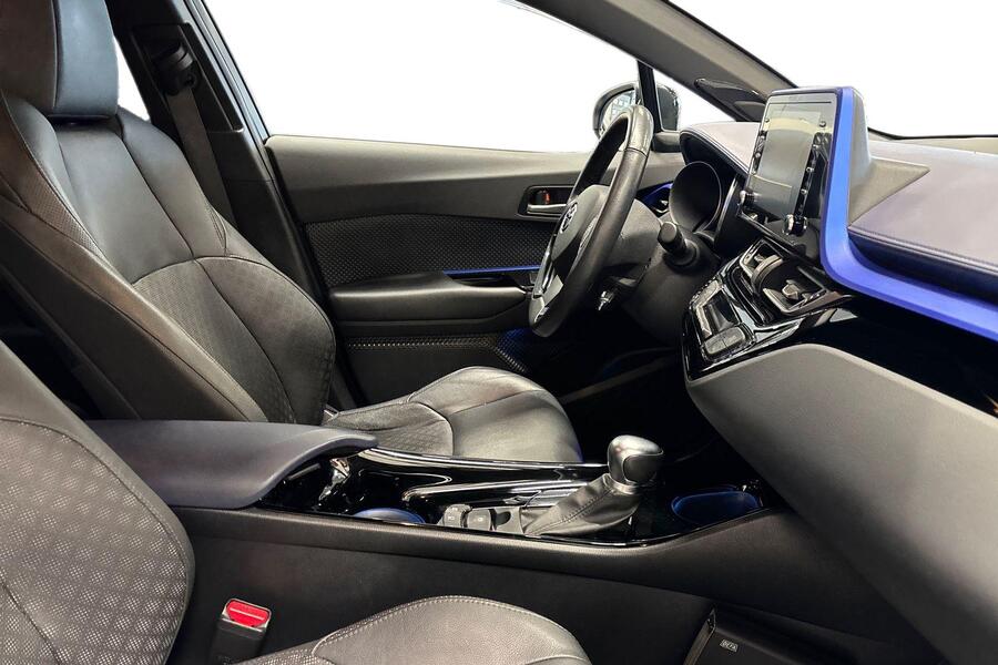 Toyota C-HR vaihtoauto