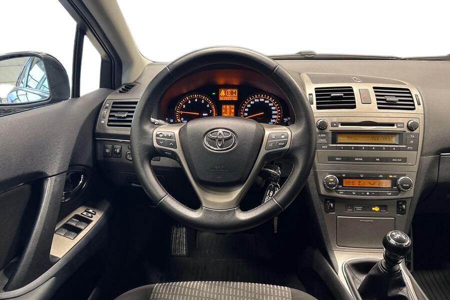 Toyota Avensis vaihtoauto