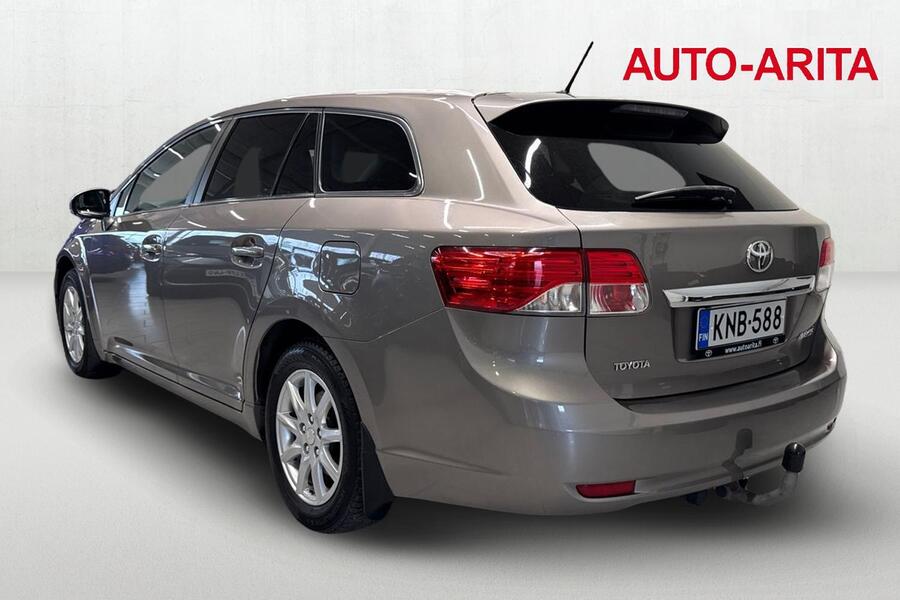 Toyota Avensis vaihtoauto