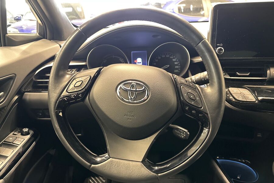 Toyota C-HR vaihtoauto