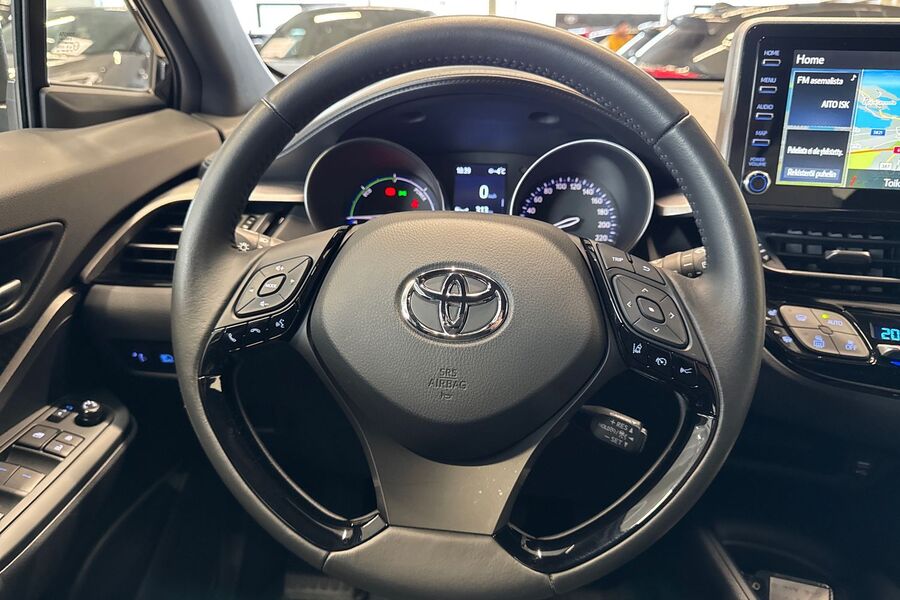 Toyota C-HR vaihtoauto