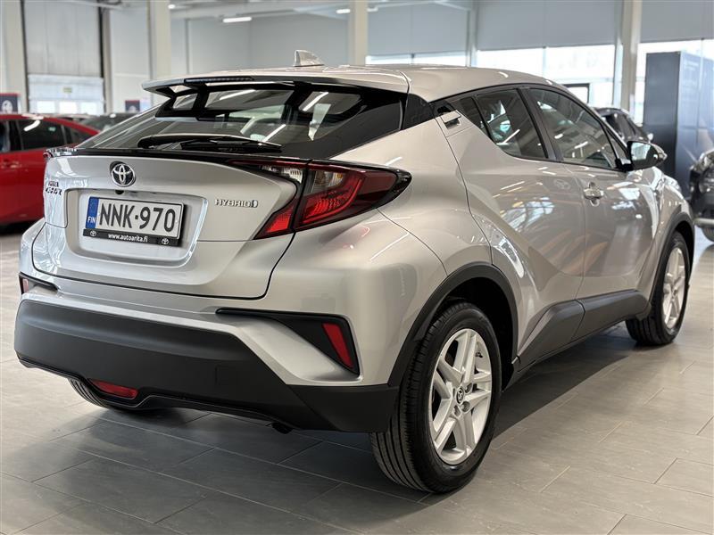 Toyota C-HR vaihtoauto