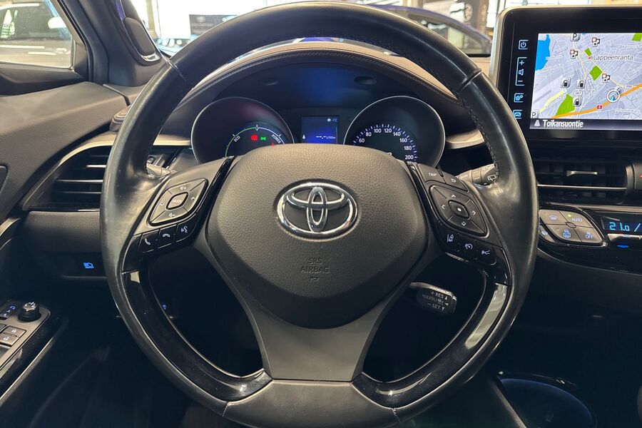 Toyota C-HR vaihtoauto