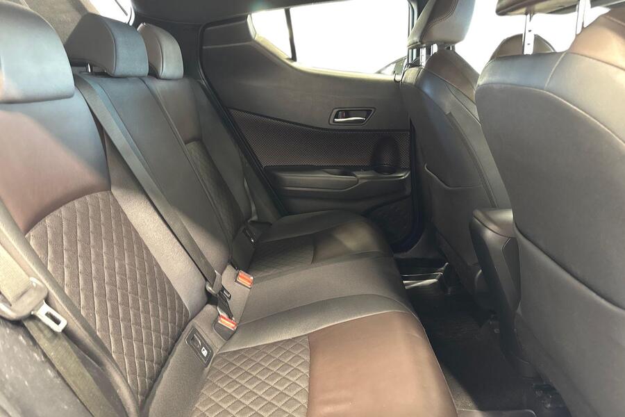 Toyota C-HR vaihtoauto