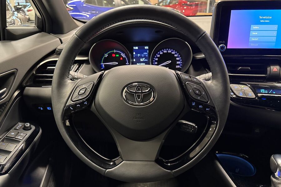 Toyota C-HR vaihtoauto