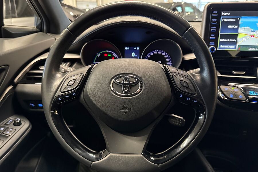 Toyota C-HR vaihtoauto