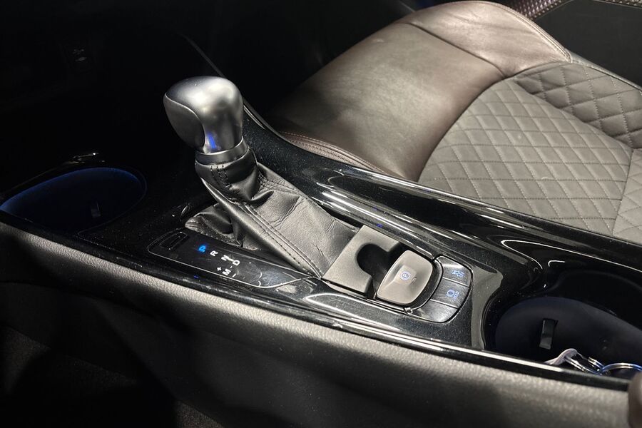 Toyota C-HR vaihtoauto