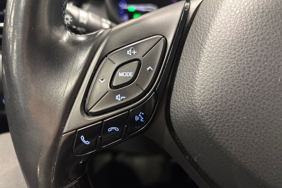 Toyota C-HR vaihtoauto