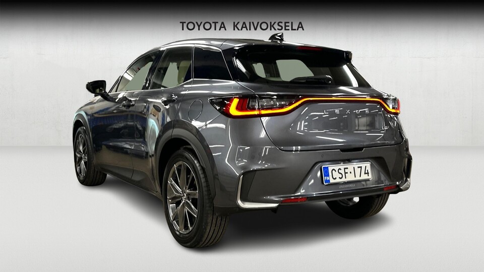 Lexus LBX vaihtoauto