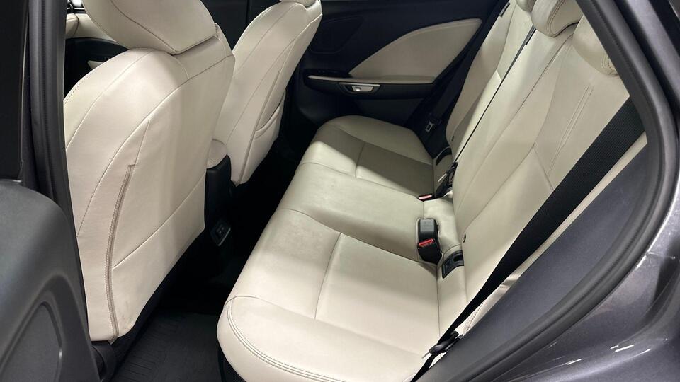 Lexus LBX vaihtoauto