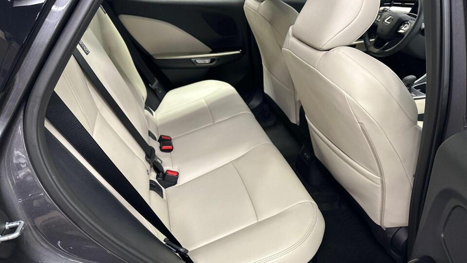 Lexus LBX vaihtoauto