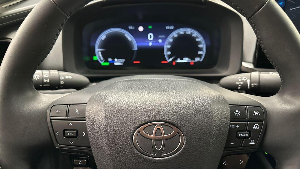 Toyota C-HR vaihtoauto