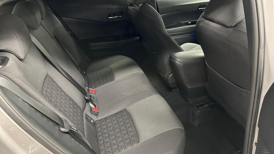 Toyota C-HR vaihtoauto