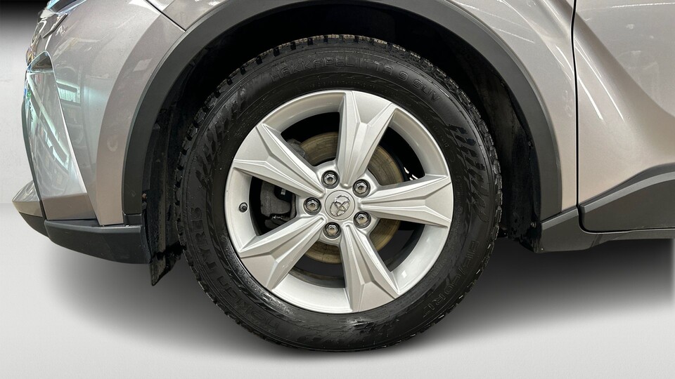 Toyota C-HR vaihtoauto