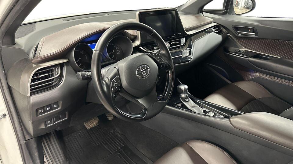 Toyota C-HR vaihtoauto