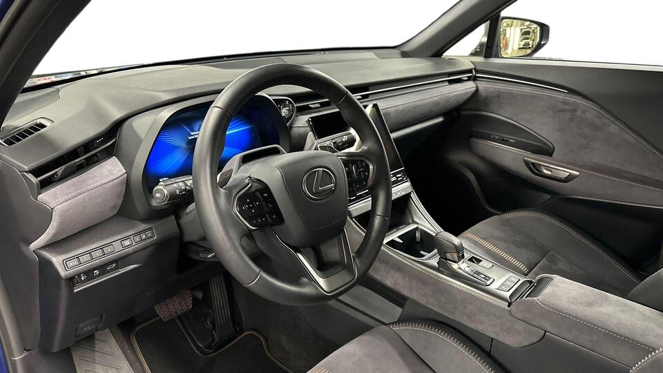 Lexus LBX vaihtoauto