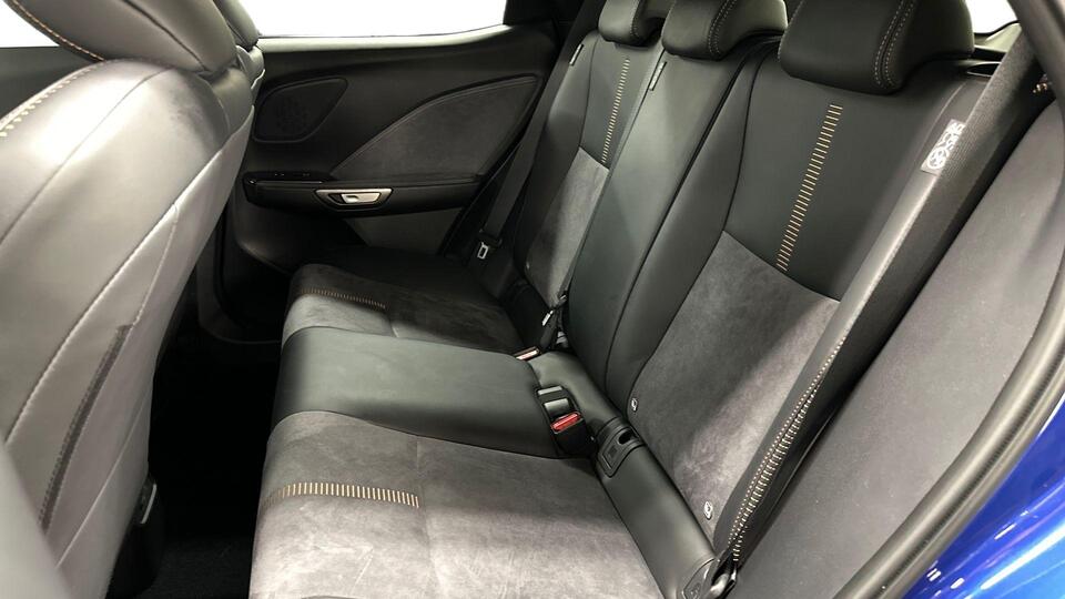 Lexus LBX vaihtoauto