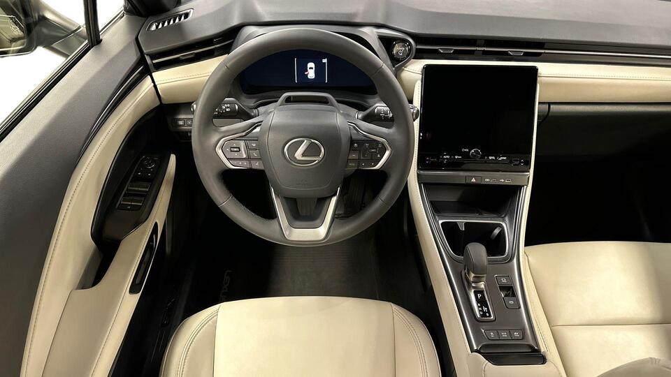 Lexus LBX vaihtoauto