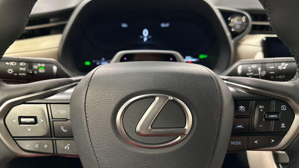 Lexus LBX vaihtoauto