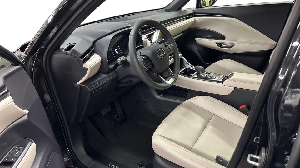 Lexus LBX vaihtoauto