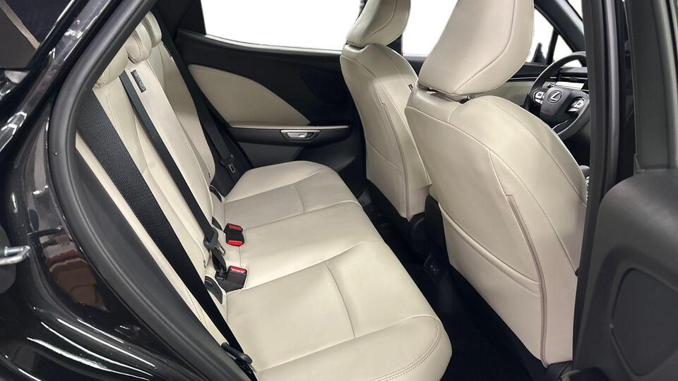 Lexus LBX vaihtoauto