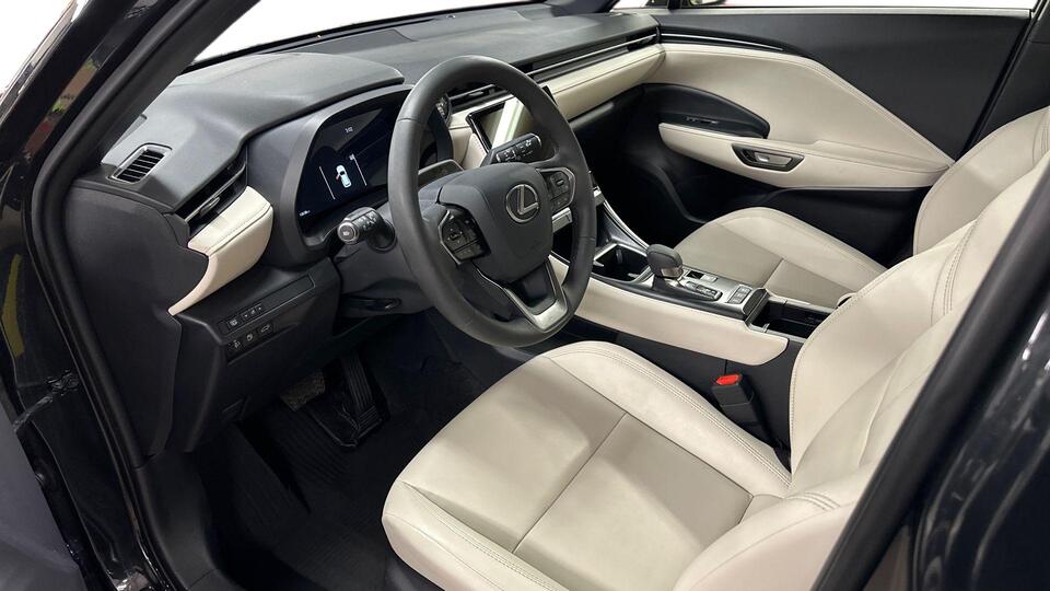 Lexus LBX vaihtoauto