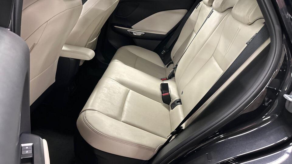 Lexus LBX vaihtoauto