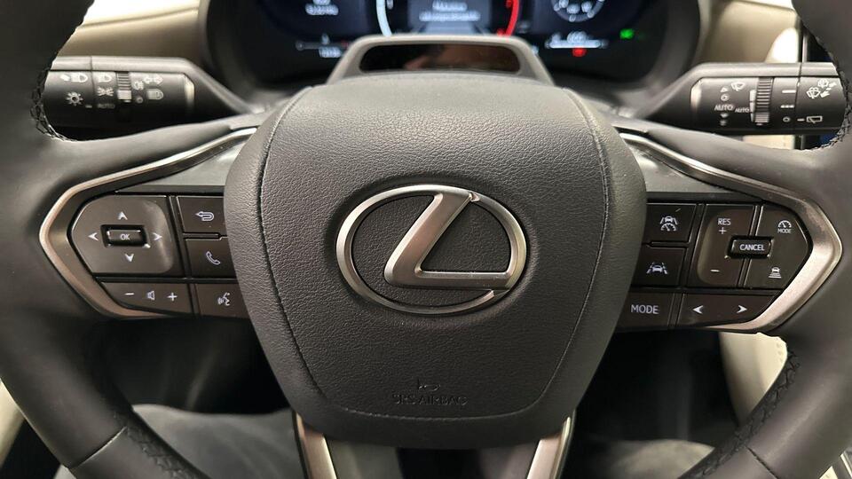 Lexus LBX vaihtoauto