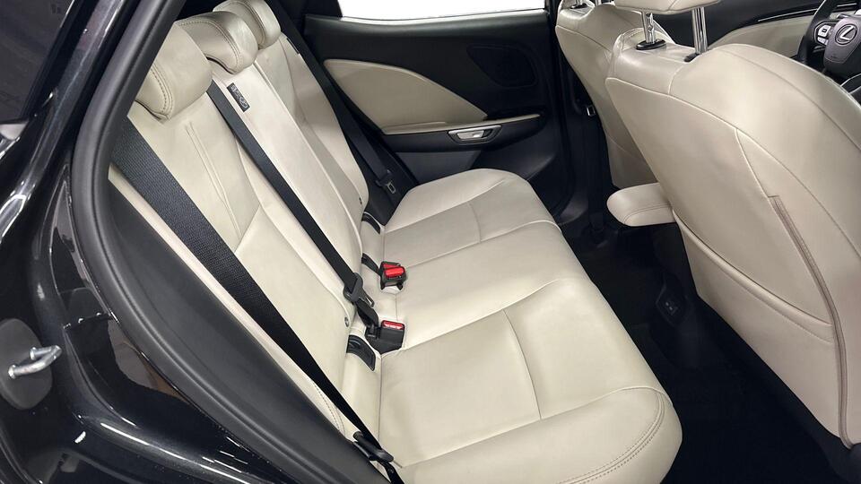 Lexus LBX vaihtoauto