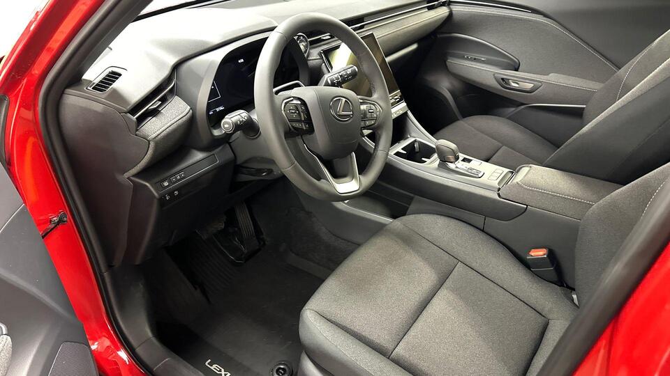 Lexus LBX vaihtoauto